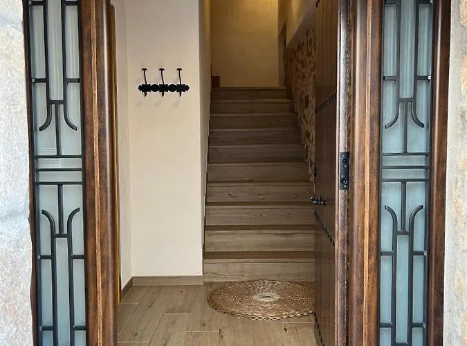 Nyaraló De Mascoras Santibáñez el Alto